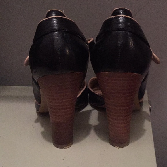 T strap Black and Tan Nine West Leather Heels - Picture 4 of 5